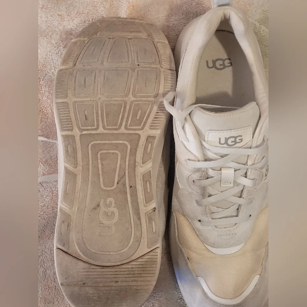 UGG sneakers Women's‎ 9.5